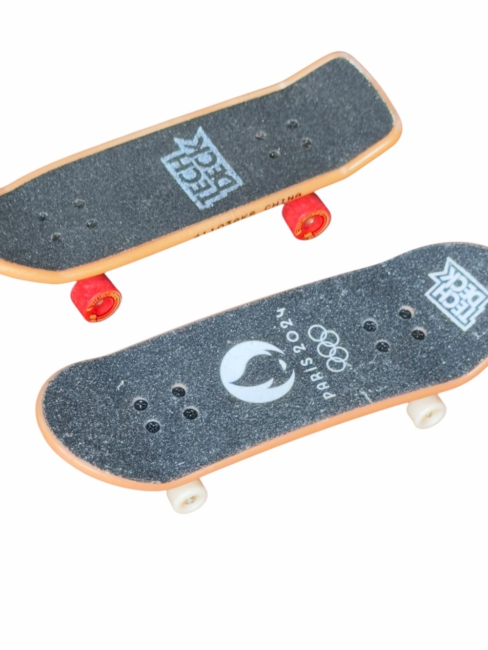 2 Tech Decks, Paris 2024 Fingerboard Skateboard and other board